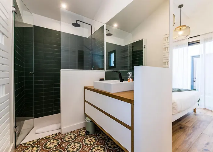 Bloomy - 比亚里茨