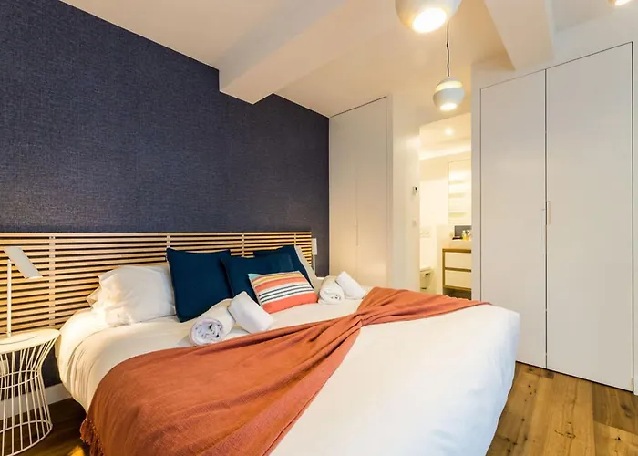 Bloomy - * 比亚里茨